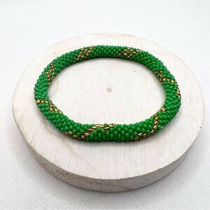 🍭4/$20 Green and gold roll on seed bead bracelet